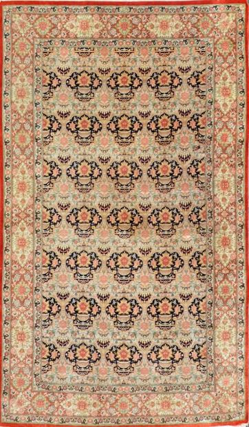 null Large, original and fine silk Ghoum (Iran) around 1975/1980.

Decor reminiscent...