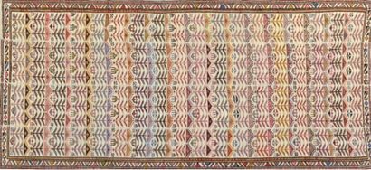 Large Kilim Soumak Azerbaijan 20th century.

Needlework...