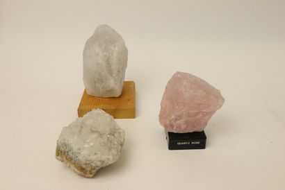 null Quartz rose soclé

8 x 6,5 cm 

Fragment de géode de quartz

7 x 7,5 x 4,5 cm

Cristal...