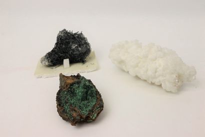 null Aragonite

19 x 7 x 5 cm

Malachite

11,5 x 8 x 5 cm

stibine sur socle en polystyrène

12...