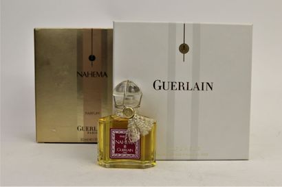 null Guerlain "Nahéma" (1979) 

Présenté dans son coffret grand luxe, flacon modèle...