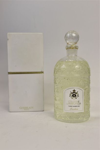 null Guerlain "Cologne du parfumeur" (2010)

Important flacon modèle abeille blanche,...