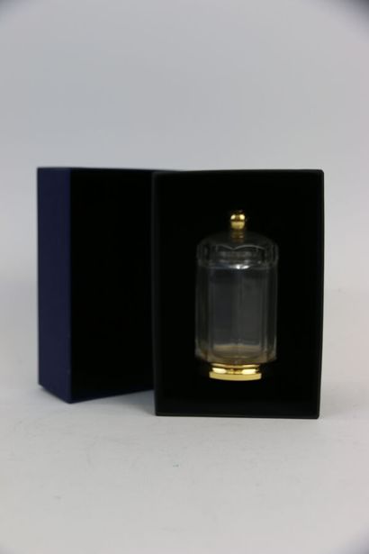 null Guerlain (1993)

Présenté dans son coffret titré, un pot à poudre parfumée de...