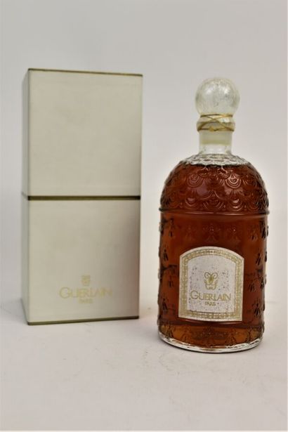 null Guerlain "Parfum des Champs Élysées" (1904)

Présenté dans son coffret luxe...
