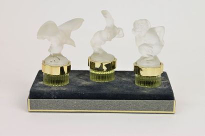 null Lalique Parfum 

Trois diminutifs parfums modèle mascottes avec leur parfum...