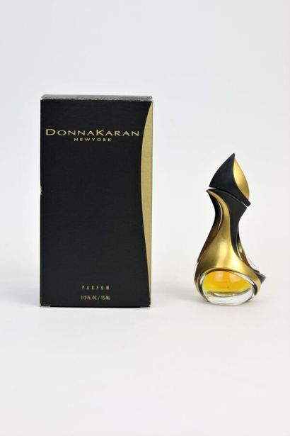 null Donna Karan - "Pour Femme" (Années 1990)

Présenté dans son étui en carton or...
