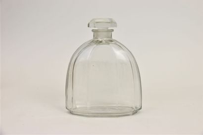 null 
Rallet (Années 1920)




Imposant flacon en cristal incolore pressé moule de...