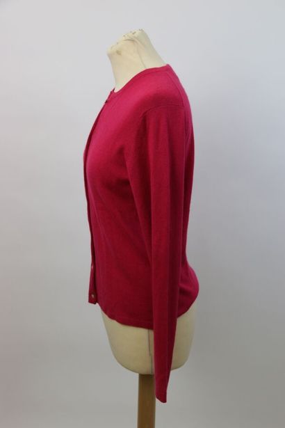 null BOMPARD Eric

Fuchsia cashmere and silk cardigan, with seven buttons

Size M

(Small...