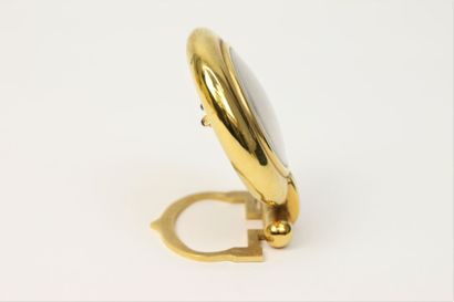 null Cartier "Must de Cartier" (Années 1990)

Réveil en métal plaqué or avec pied...