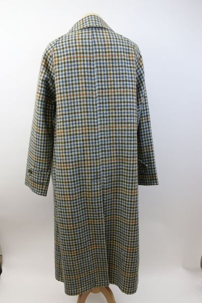 null BURBERRYS'

Reversible trench coat in wool with green, blue and orange checks.

Size...