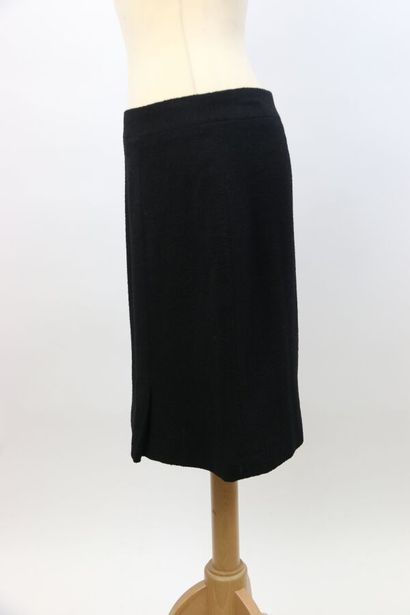 null CHANEL Boutique 

Straight skirt in black wool blend, with a zip fastening in...