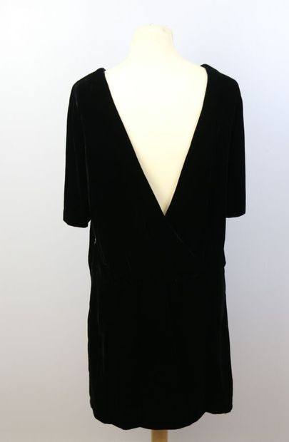 null BA&SH

Short black velvet dress, bare back, with side zip fastening

Size 1

(Very...