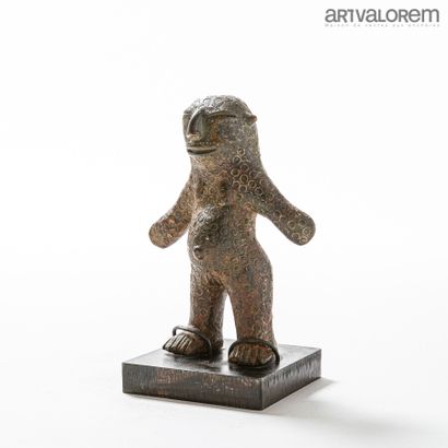 null VERRE (Nigéria)

Petite statuette en bronze représentant un personnage les bras...