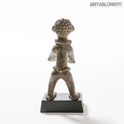 null TIV (Nigéria)

Statuette féminine en bronze, elle porte une ceinture perlée...