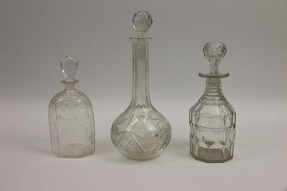 null Carafe en verre taillé,

Flacon en verre taillé, XIXe siècle

Carafe en verre...
