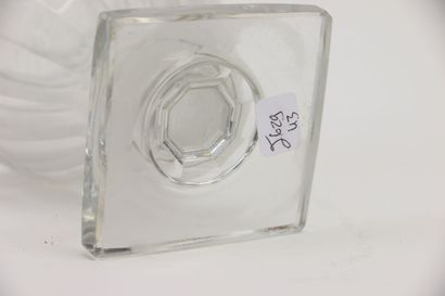 null BACCARAT

Vase Médicis en cristal taillé, marqué sous la base "Musée des cristalleries...