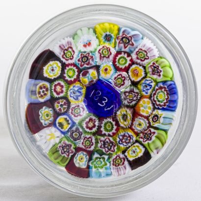 null Flacon et bouchon verre à décor de sulfures millefiori, daté 1831

Hauterur:...