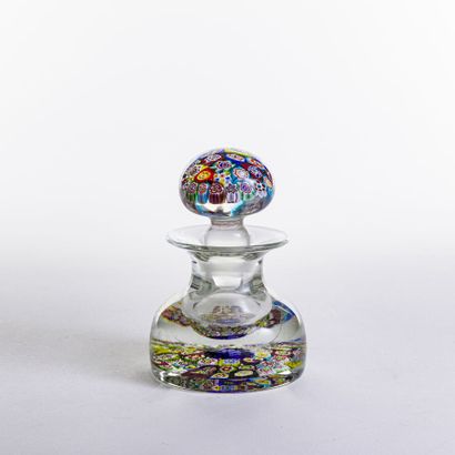 null Flacon et bouchon verre à décor de sulfures millefiori, daté 1831

Hauterur:...