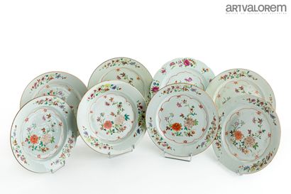 null COMPAGNIES DES INDES XVIIIe siècle

Suite de six assiettes, en porcelaine émaillée...