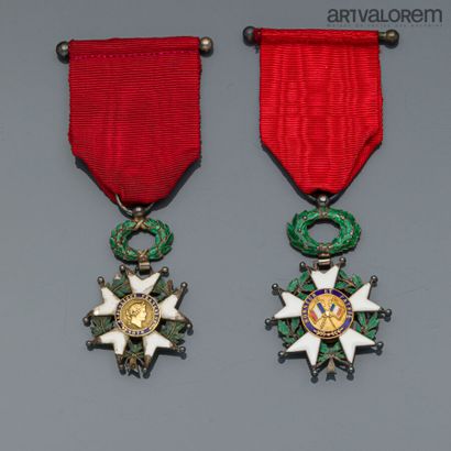Deux croix de Chevalier de la Légion d'Honneur....