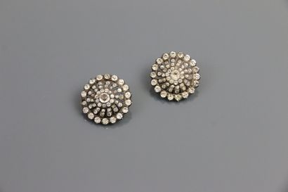 null Pair of antique silver and rhinestone buttons.

Diam: 3 cm

Total weight: 19,5...