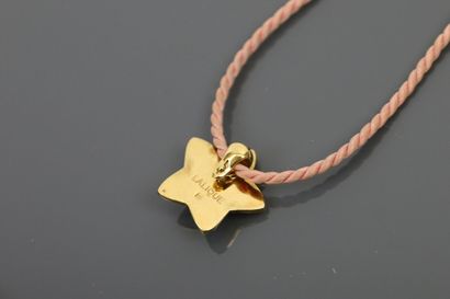 null LALIQUE

Pendant in gilded metal decorated with a starfish in pink glass paste....