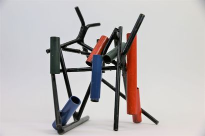 null Sculpture moderniste 

En métal tubulaire peint en noir, tubes rouge, bleu et...