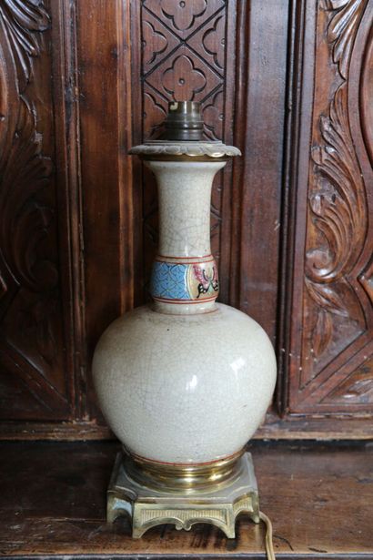 CHINE, XXe siècle

Pieds de lampe en porcelaine...