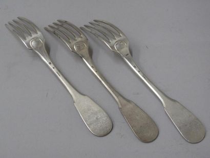 null Série de 3 fourchettes en métal argenté uniplat. Par Christofle.