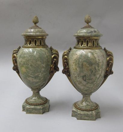  Paire de vases balustre en marbre vert et bronze doré, marqué Susse Frères.Dim:...