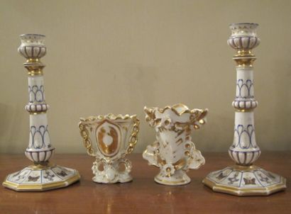 PARIS Deux petits vases d'église et deux bougeoirs en porcelaine à décor de papillons...
