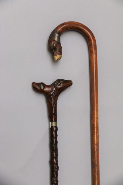null Lot of two canes: 

- A cane with handle representing a stylized head of dog...