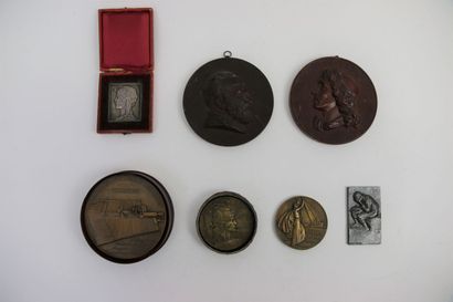 null Ensemble de médailles, en bronze et alliages cuivreux, comprenant : C.P.D.E....