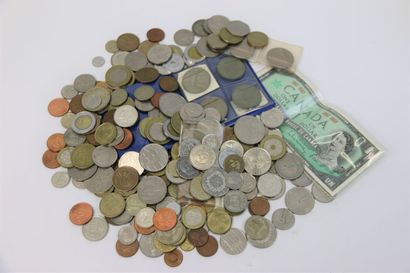null Lot de pièces de monnaies françaises et étrangères, un billet de 1 dollar c...