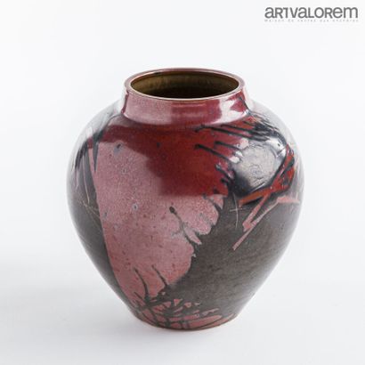 null DEBLANDER Robert (1924-2010)

Stoneware ovoid vase with a wide straight neck...
