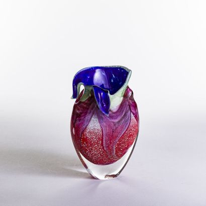 null GAMBIER Jean-Luc (né en 1977)

Vase à col déchiqueté en verre soufflé à décor...