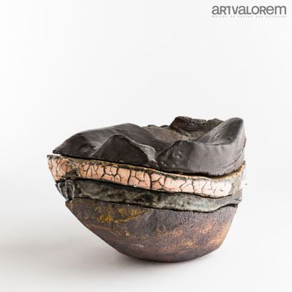 null CHAMPY Claude (born in 1944) 

Important box in raku with three compartments,...