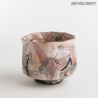 null VIOT Jean-Pierre (born in 1936)

Bowl on heel in stoneware raku partially enamelled...