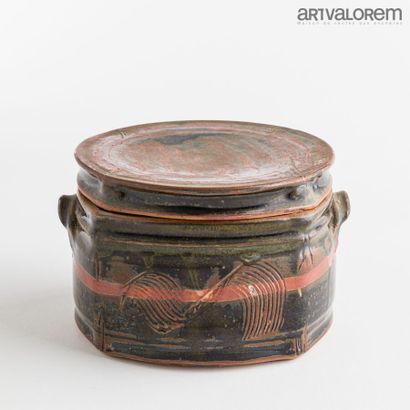 null POTIER Vincent (1955-2011)

Quadrangular box in stoneware with red cover. Two...