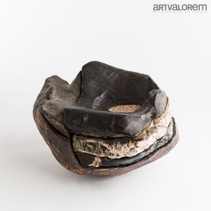 null CHAMPY Claude (born in 1944) 

Important box in raku with three compartments,...