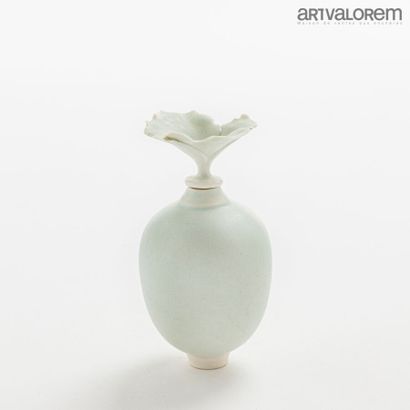 null PARANT Nathalie (born in 1964)

Covered bottle on heel in porcelain with celadon...