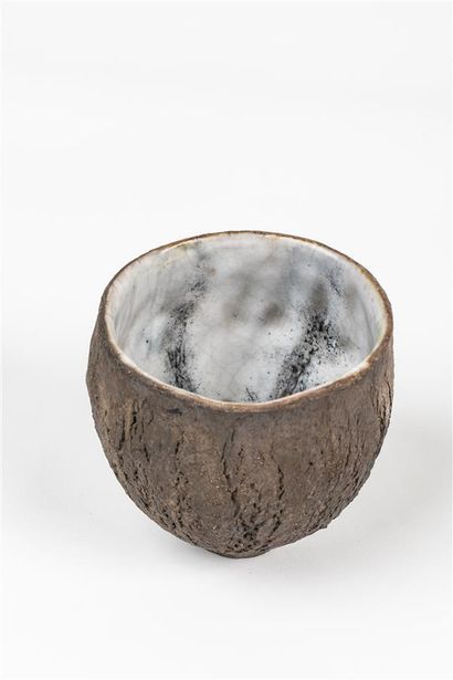 null BUTHOD-GARCON Gisele (born in 1954)

Flared bowl in stoneware smoked and crackled...