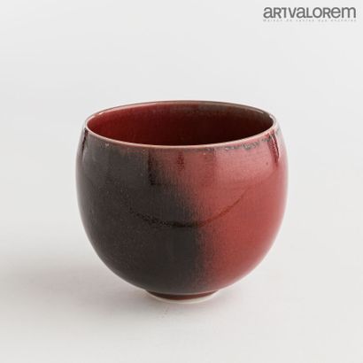 null BADIE Paul (born in 1945)

Stoneware bowl with oxblood enamel.

Signed.

H....