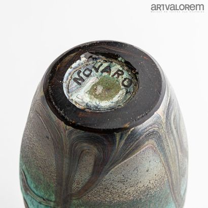 null NOVARO Jean Claude (1943-2014)

Vase de forme ovoïde à col ourlé.

Epreuve en...