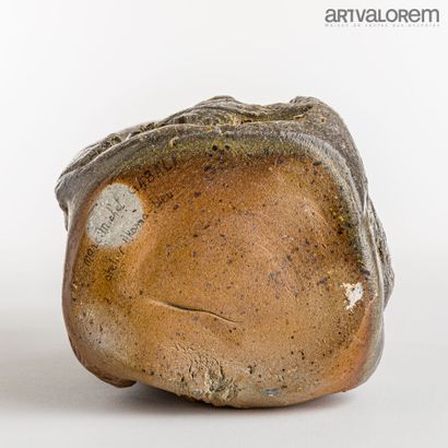 null GABALI Marc-Michel (atelier Akoma-bleu)

Vase rectangulaire en grès à surface...