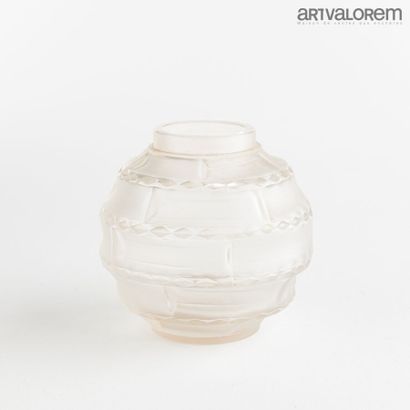HUNEBELLE André (1896-1985) 

Vase boule...