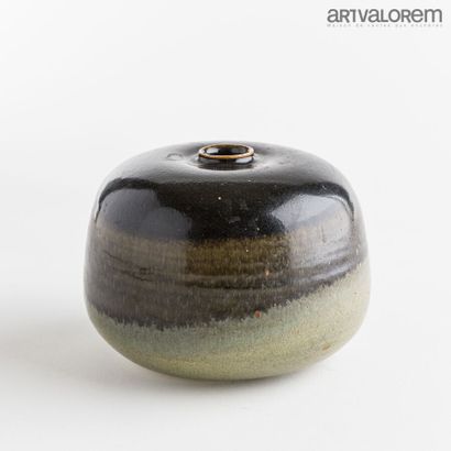null PINSARD Danièle (born in 1941)

Stoneware globular vase with shoulder and hemmed...