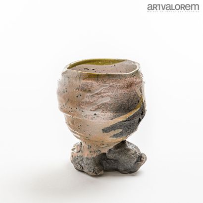 null VIOT Jean Pierre (born in 1936)

Vase in stoneware raku with destructured base...