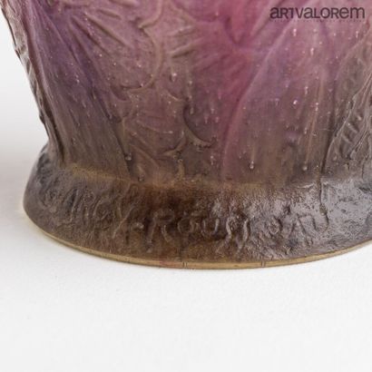 null ARGY-ROUSSEAU Gabriel (1885-1953). 

Cup in glass paste with stylized decoration...