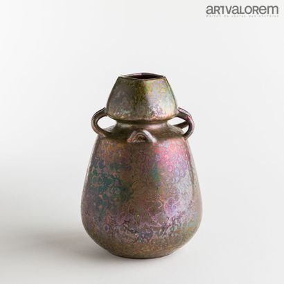 null MASSIER Clément (1844-1911) 

Vase de forme coloquinte à six anses serpentines...